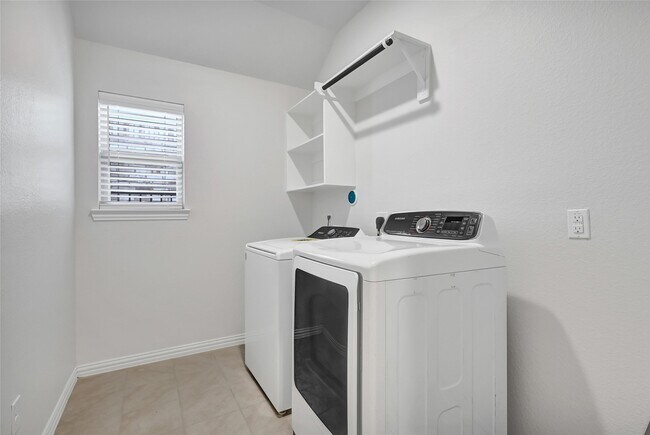 Foto del edificio - 562 Long Beach Bay Dr