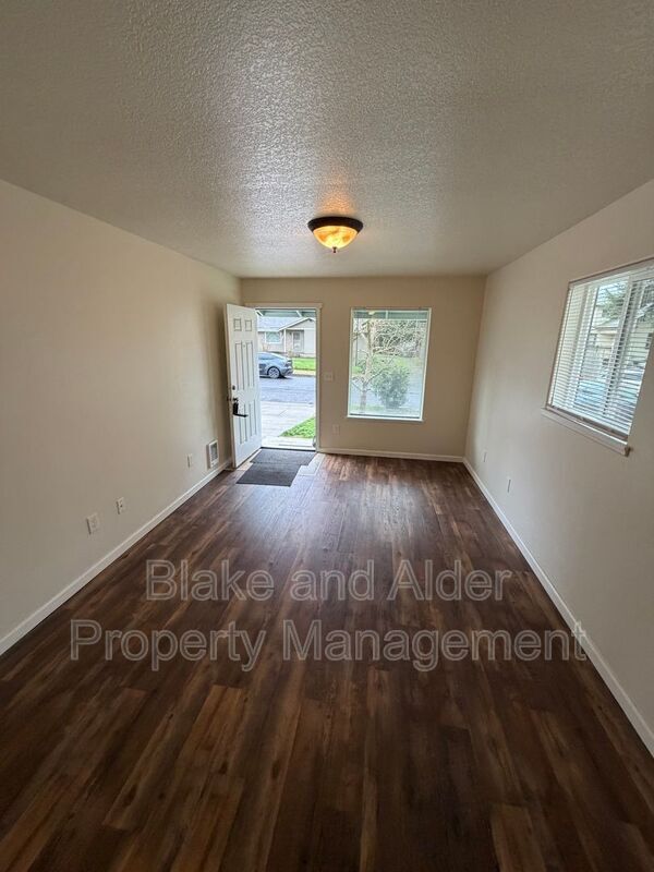 Foto del edificio - 13637 SE Center St