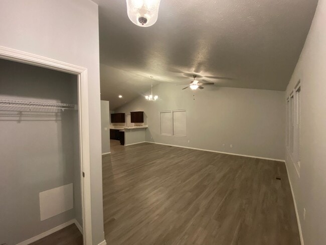 Building Photo - $2,300 - 3 Bed / 2 Bath Beautiful Home with Fully Fenced Yard in Airway Heights