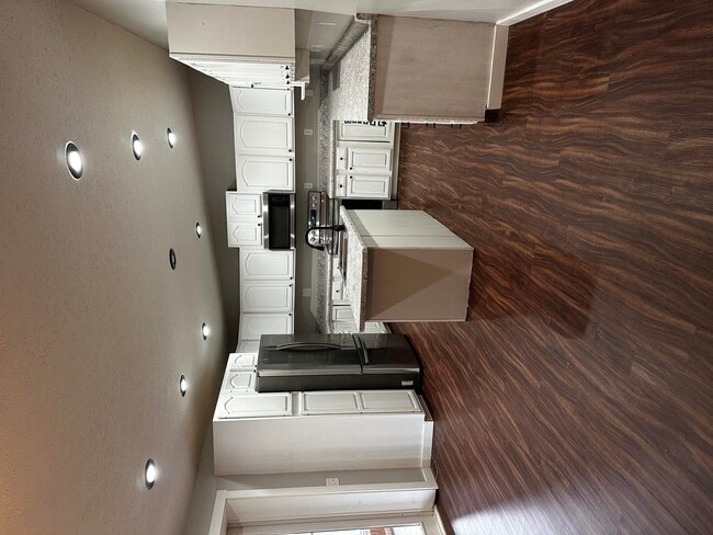 Foto del edificio - 2325 Sharkey Rd