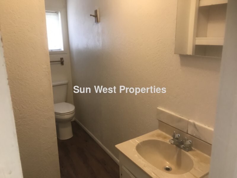 Building Photo - All utilities included!
