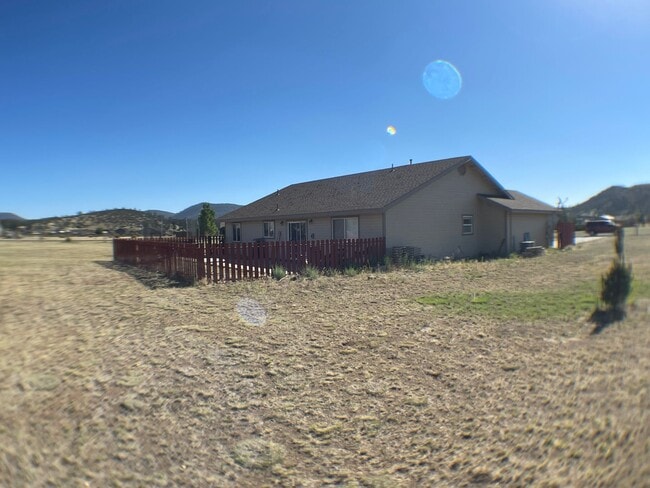 Building Photo - Available 9/10 | Beautiful Single-Level 3-...