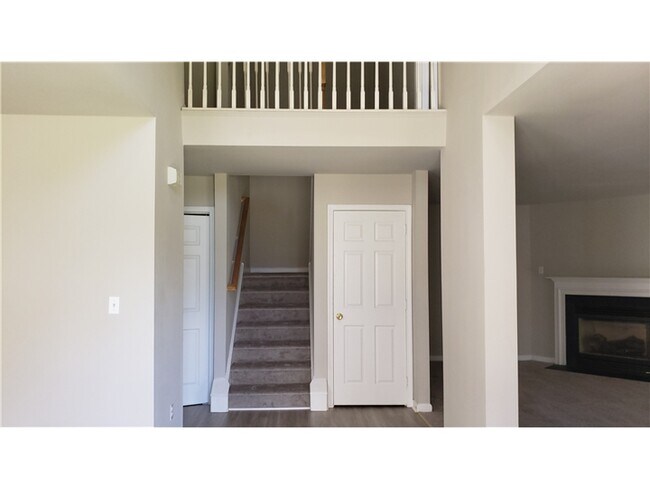 Building Photo - 4 Saddle Ridge Ct