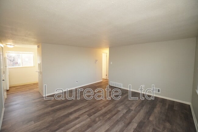 Foto del edificio - 677 Miller Ct