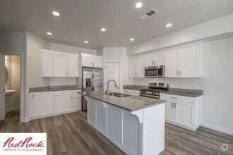 Building Photo - 482 530 W