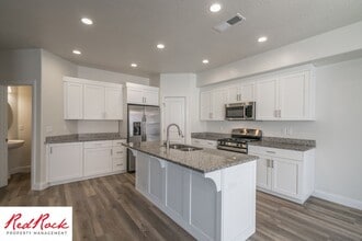 Building Photo - 482 530 W
