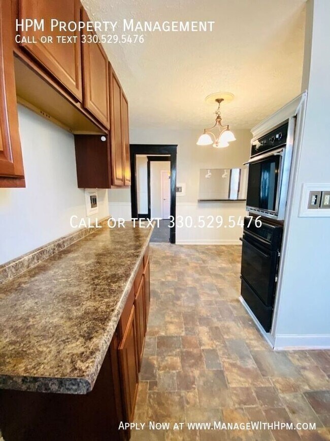 Foto del edificio - 1421 Piper Ct NW