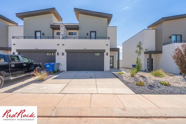 Foto del edificio - Newer 3 Bedroom Townhome. END UNIT!