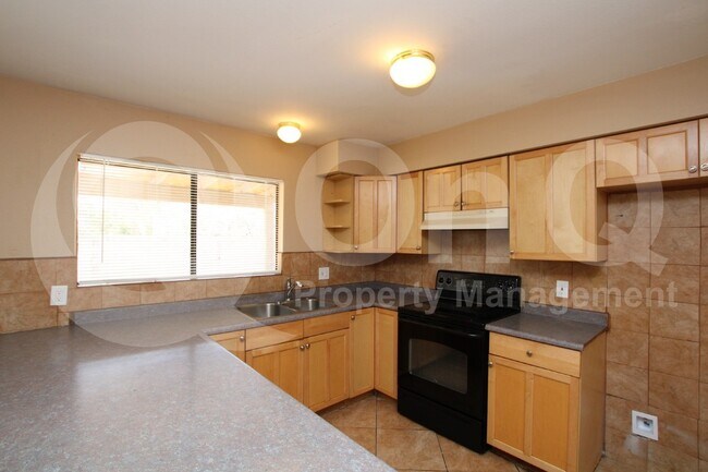 Building Photo - 5644 S 44th Pl