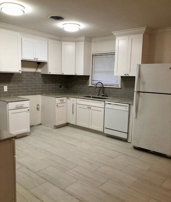 Foto del edificio - Westminster Location! I-12 at Drusilla/Ess...