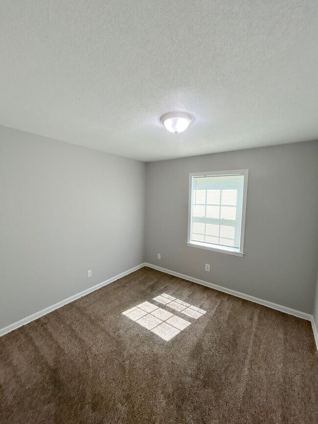 Foto del edificio - 4811 Bradford Dr