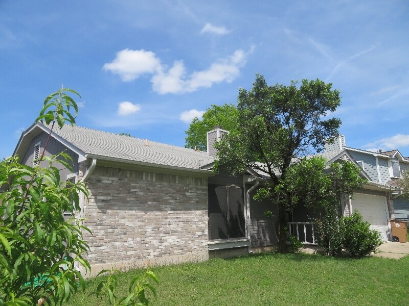 Foto del edificio - 1104 Larkins Ln