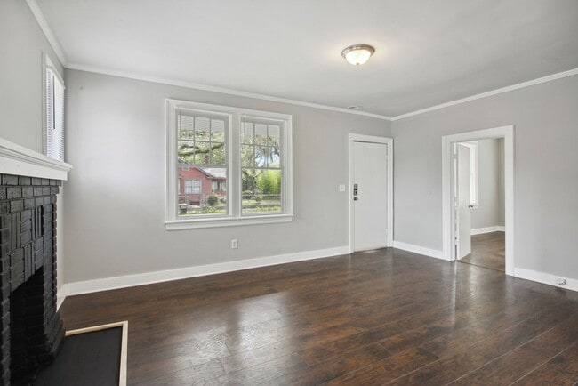 Building Photo - 901 E 37th St