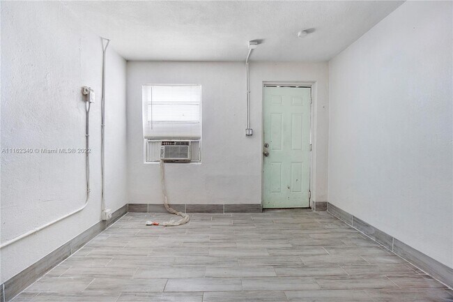 Foto del edificio - 12101 Everglades St