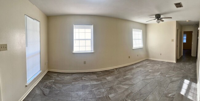 Building Photo - 111 Mallard Dr