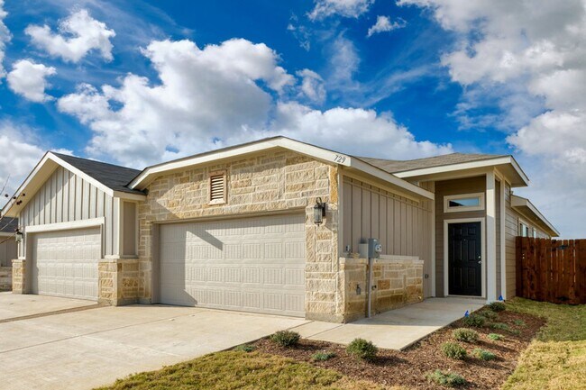 Foto del edificio - GORGEOUS 3 BEDROOM DUPLEX LOCATED IN MIDLOTHIAN ISD!