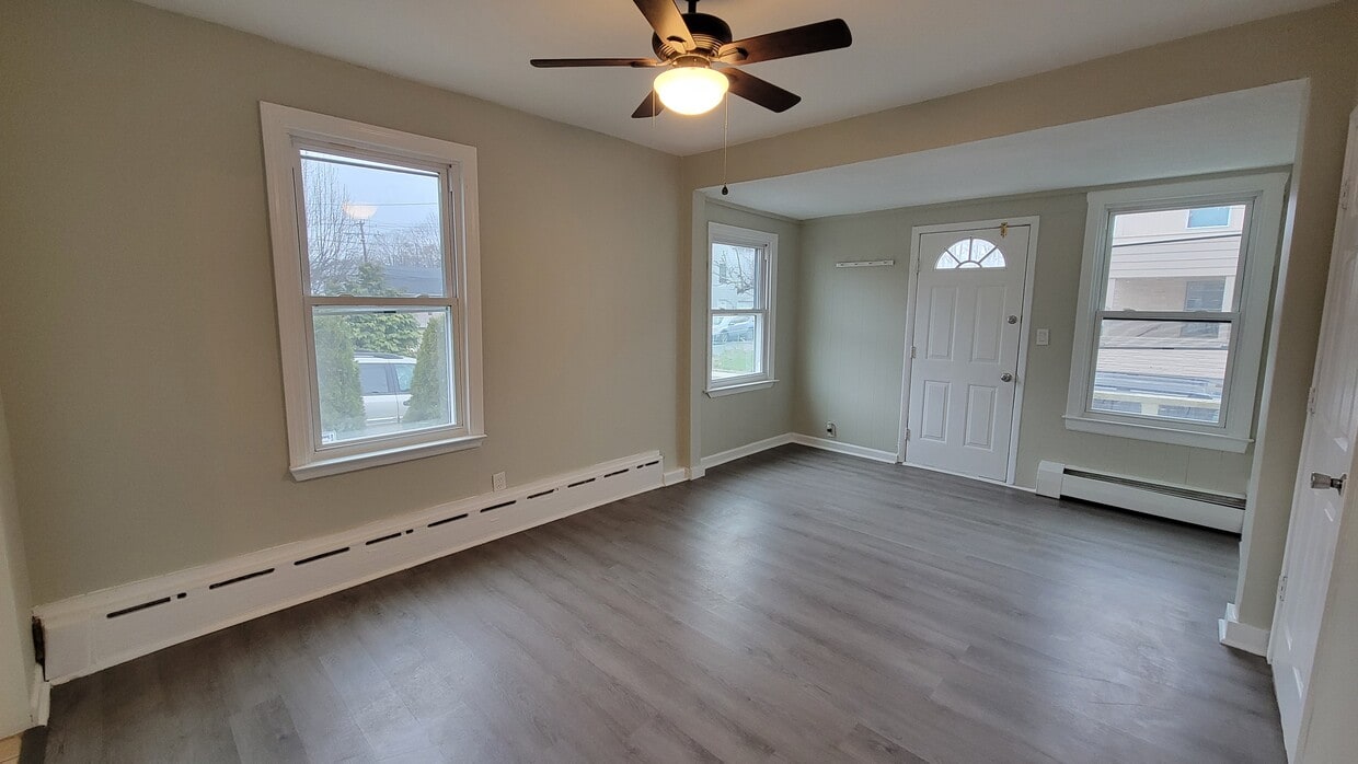 17 N Spring St Unit 1, Meriden, CT 06451 Apartments in Meriden, CT