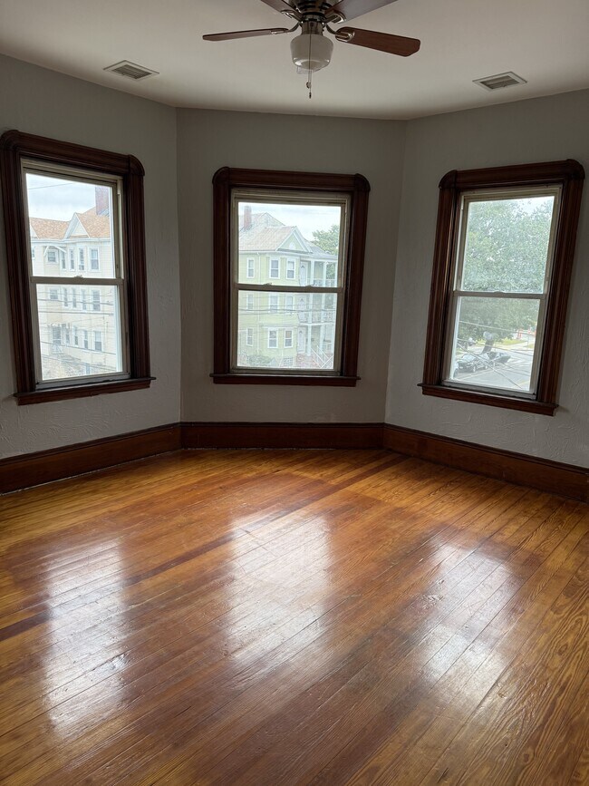 Building Photo - 206 Belleville Ave