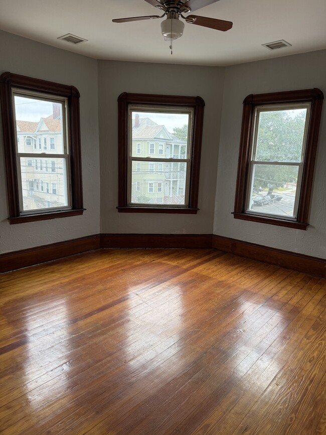Building Photo - 206 Belleville Ave