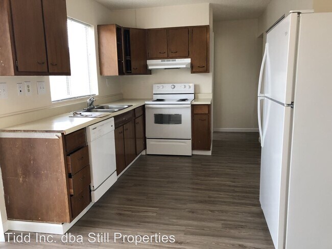 Foto del edificio - 1450 N Baker Ave