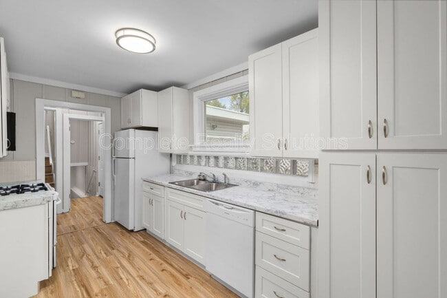 Foto del edificio - 1821 Korando Ave