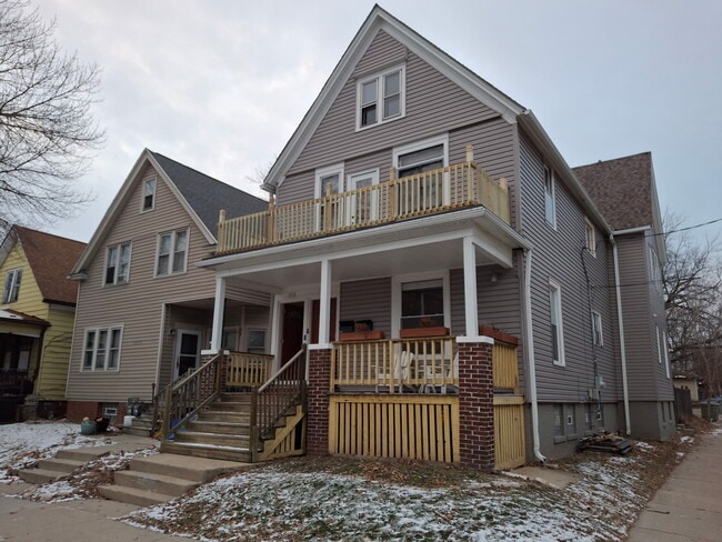 Building Photo - 1012 E Clarke St