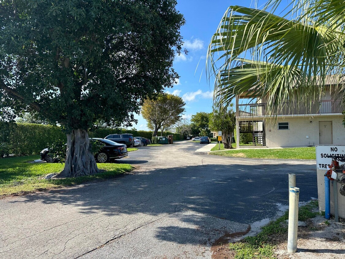 Primary Photo - 2755 W Atlantic Ave