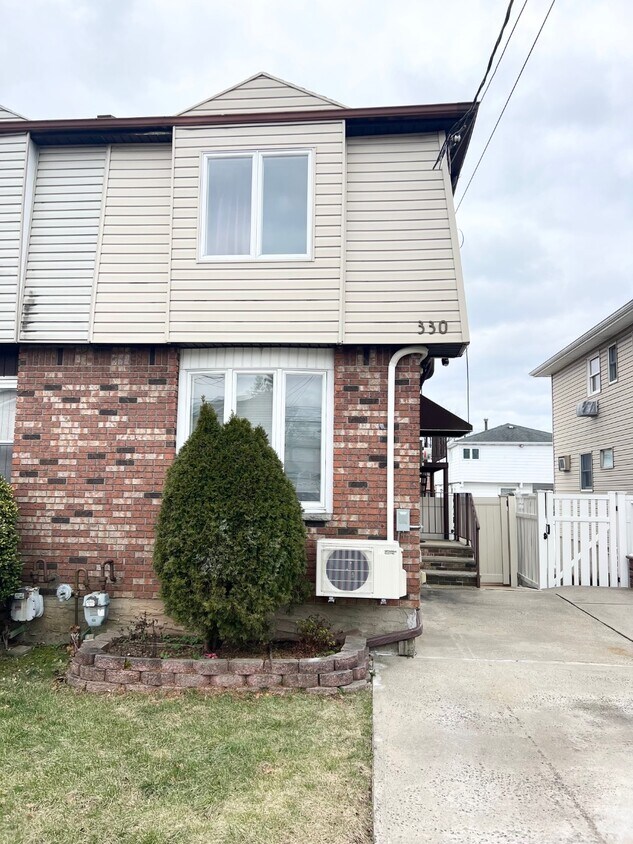 330 Dongan Hills Ave, Staten Island, NY 10305 Townhome Rentals in