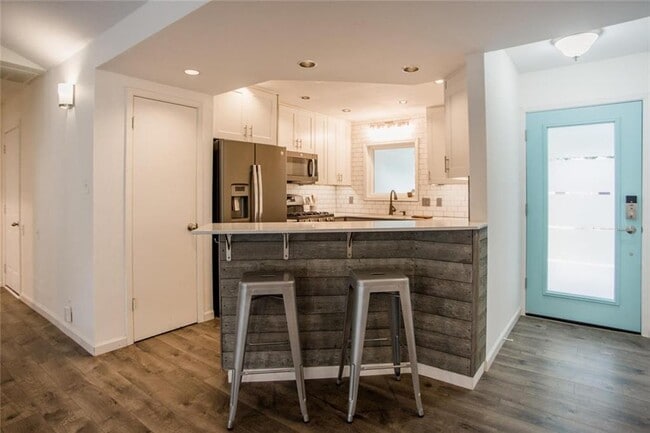 Building Photo - 5139 Meadow Creek Dr