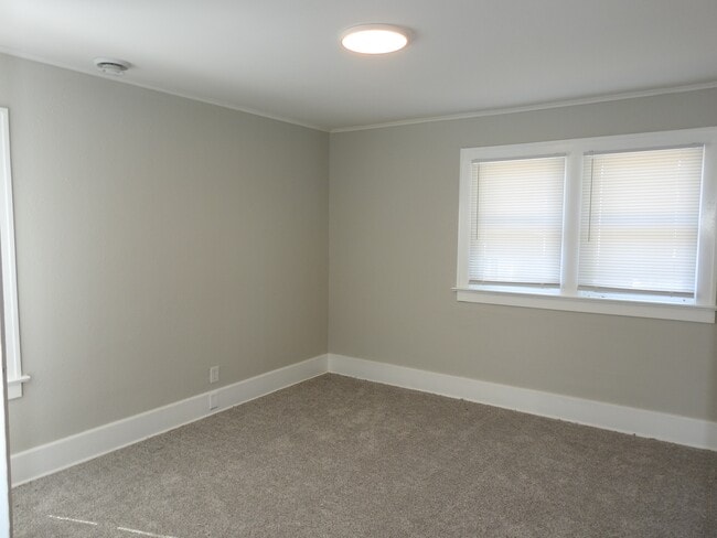 Building Photo - 1615 Pool St