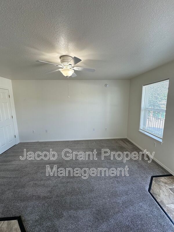 Building Photo - 1378 Curlew Ave