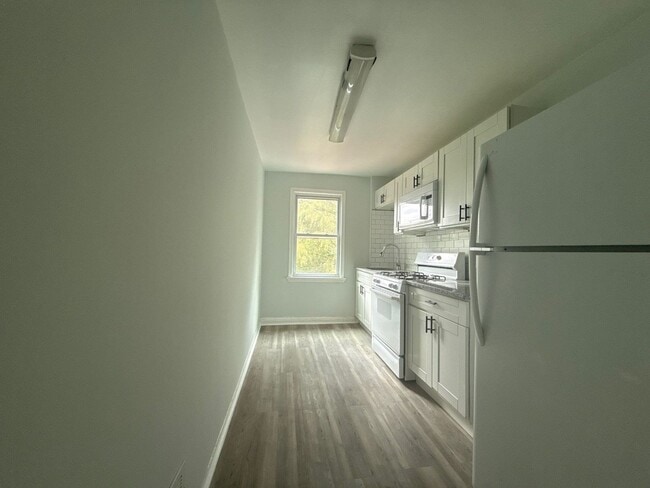 Foto del edificio - 3010 Sollers Point Rd