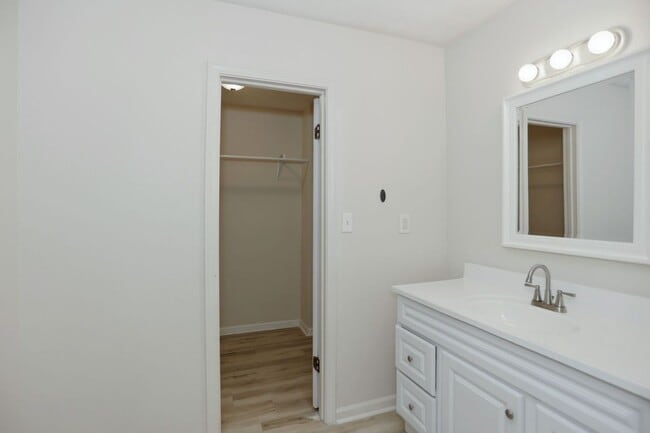 Foto del edificio - 468 Watson Ferry Dr