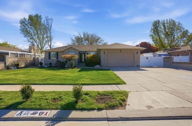Building Photo - 9489 Kirkside Dr