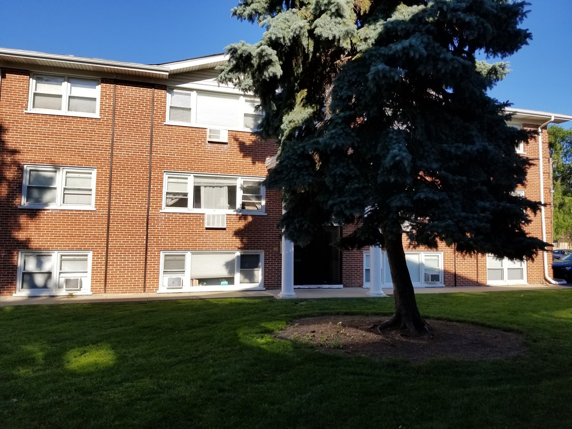 Primary Photo - 10121 Hartford Ct