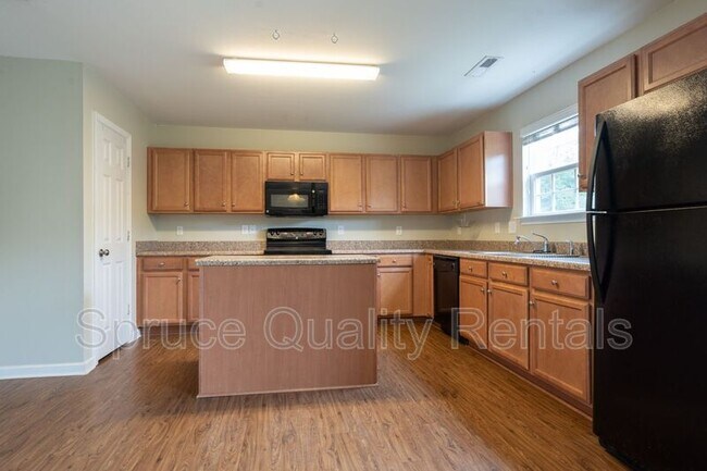 Building Photo - 326 Azalea Dr