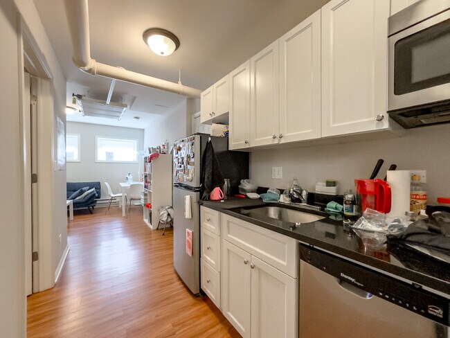 Foto del edificio - 4714 N Racine Ave