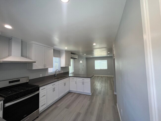 Sala de estar/Cocina - 44979 15th St W