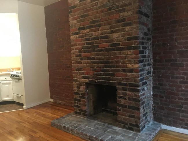 Building Photo - 450 W 47th St