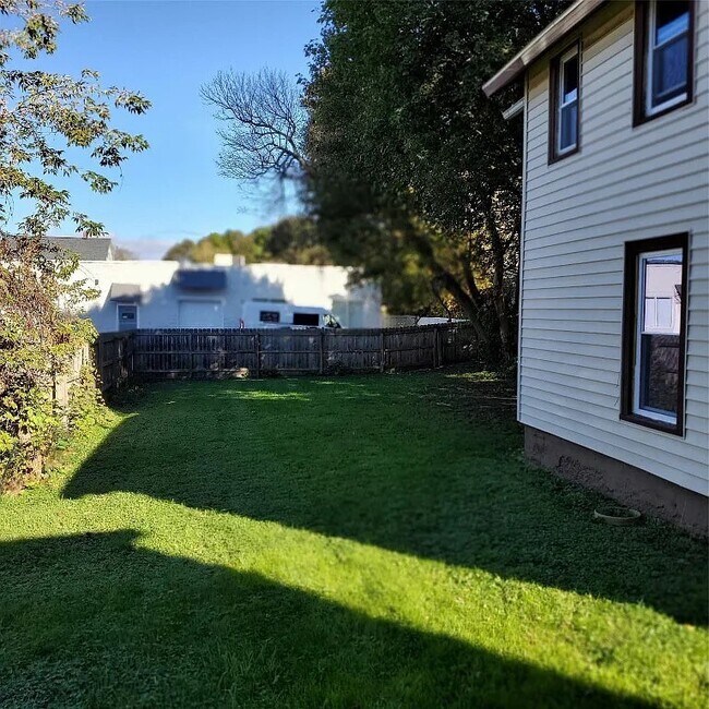 Foto del edificio - 1805 Monroe St