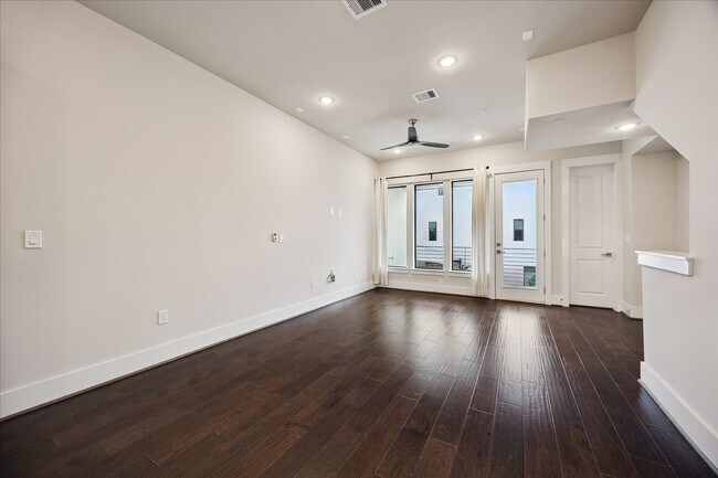 Foto del edificio - 2401 Crawford St