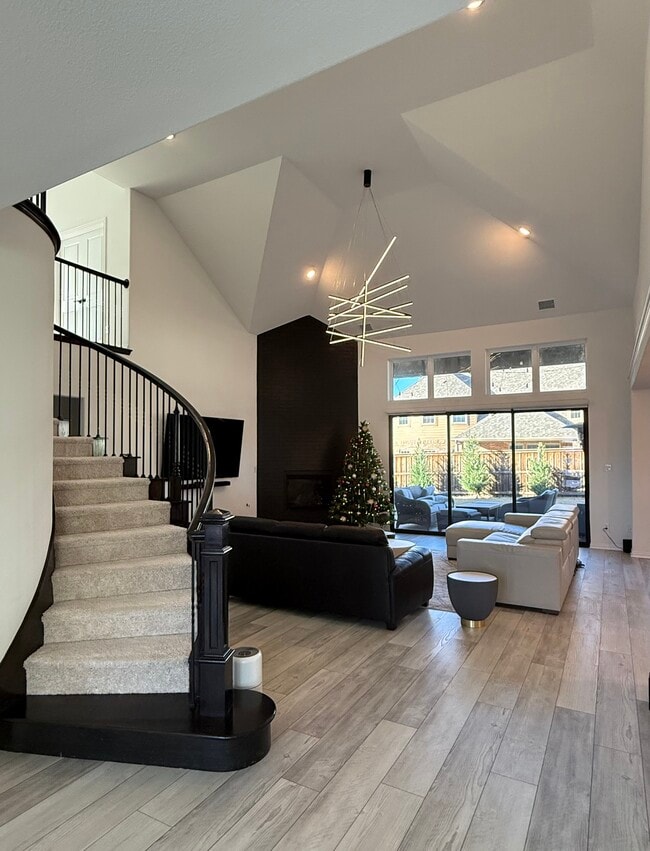 Building Photo - 2832 Fountain Park Dr