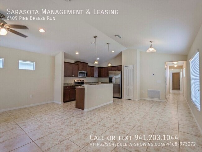 Foto del edificio - 6409 Pine Breeze Run