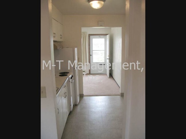 Building Photo - North side 1 br/1 bath 4 plex, top corner
