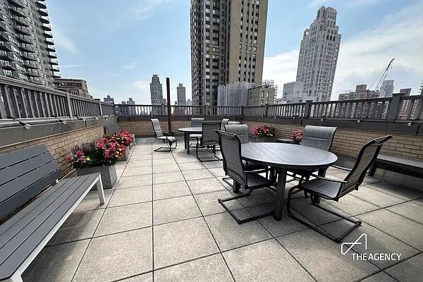 Building Photo - 150 E 85th St