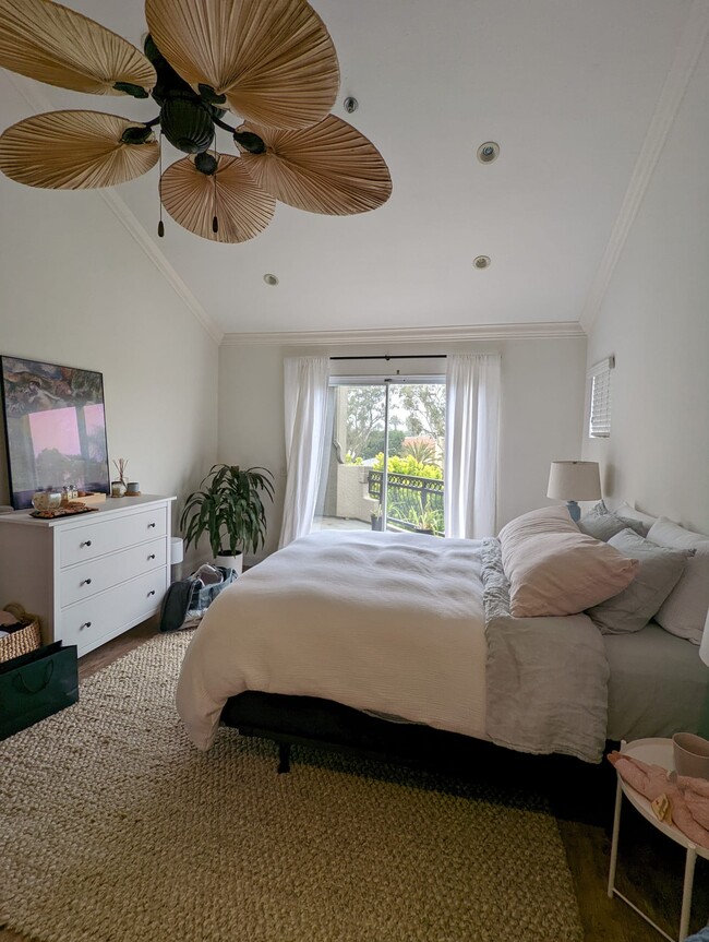Main or master bedroom - 430 Lake St