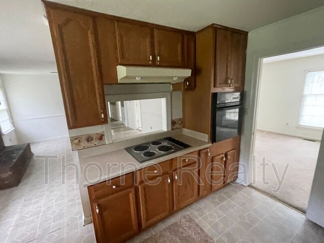 Building Photo - 2861 NC-122