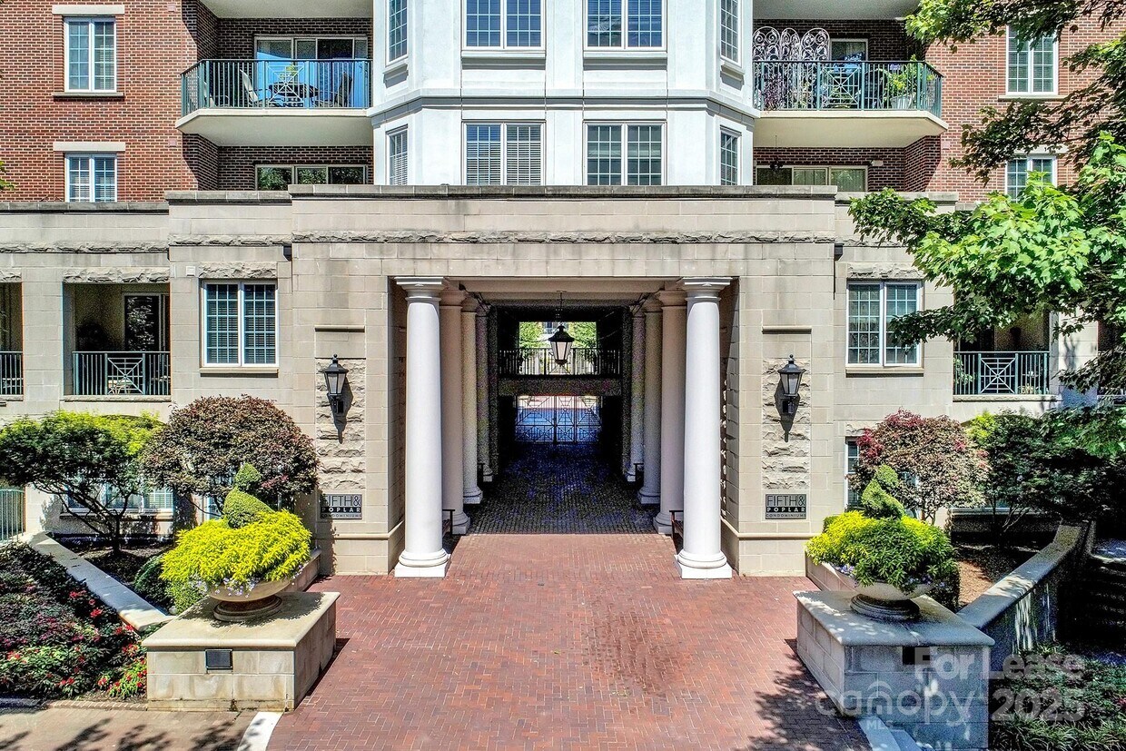 Primary Photo - 300 W 5th St