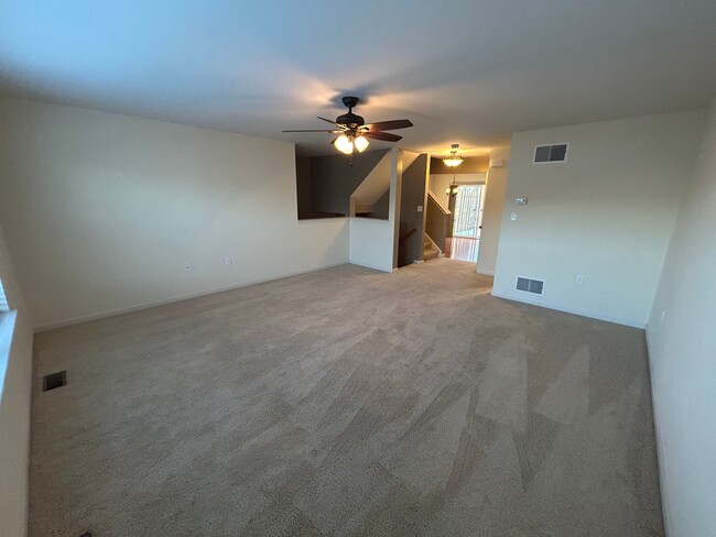 Building Photo - Spacious Townhouse on Mapleton Blvd.