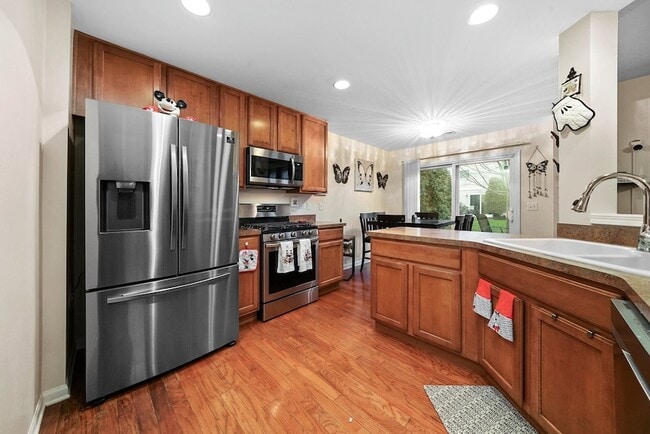 Building Photo - 650 Hawley Dr